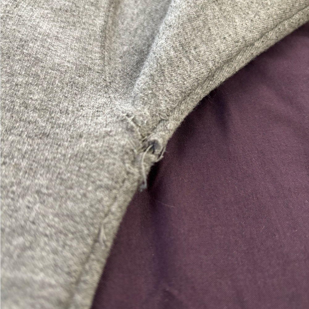 Buccees Beaver Grey Hoodie Sweatshirt Women’s Size Medium Graphic Print - Picture 5 of 10